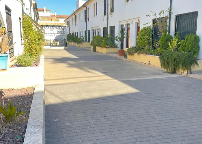 Azahar Centre & Parking קורדובה