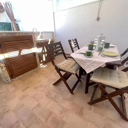 Azahar Centre & Parking Кордова