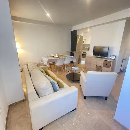 Azahar Centre & Parking Кордова