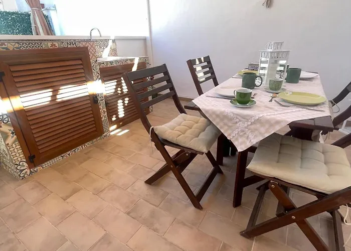 Azahar Centre & Parking Кордова